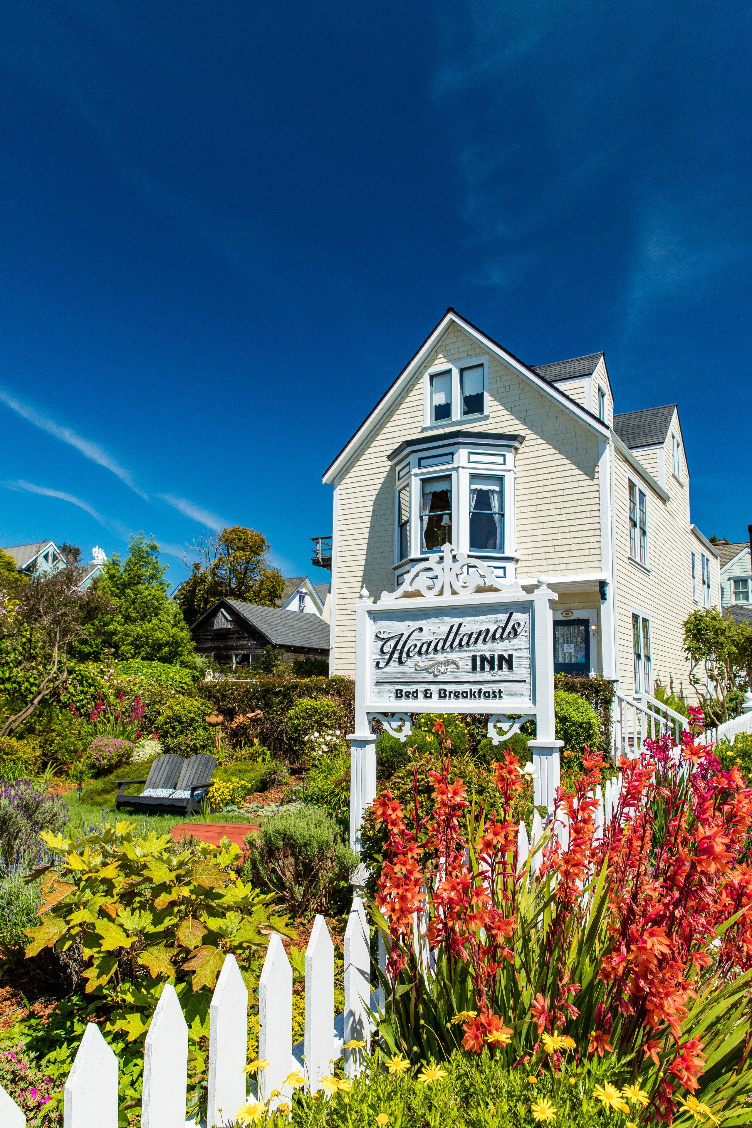 4 Smart Central Hotels Near Mendocino Art Center