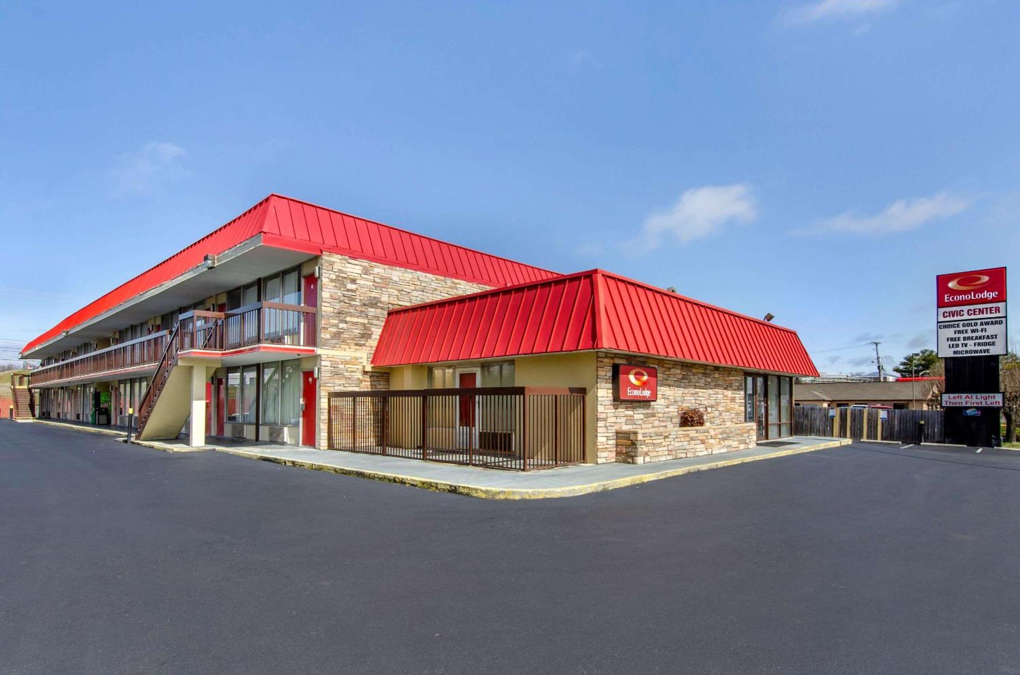 Staying Near Arts Council-The Blue Ridge: 7 Airport Hotels Compared