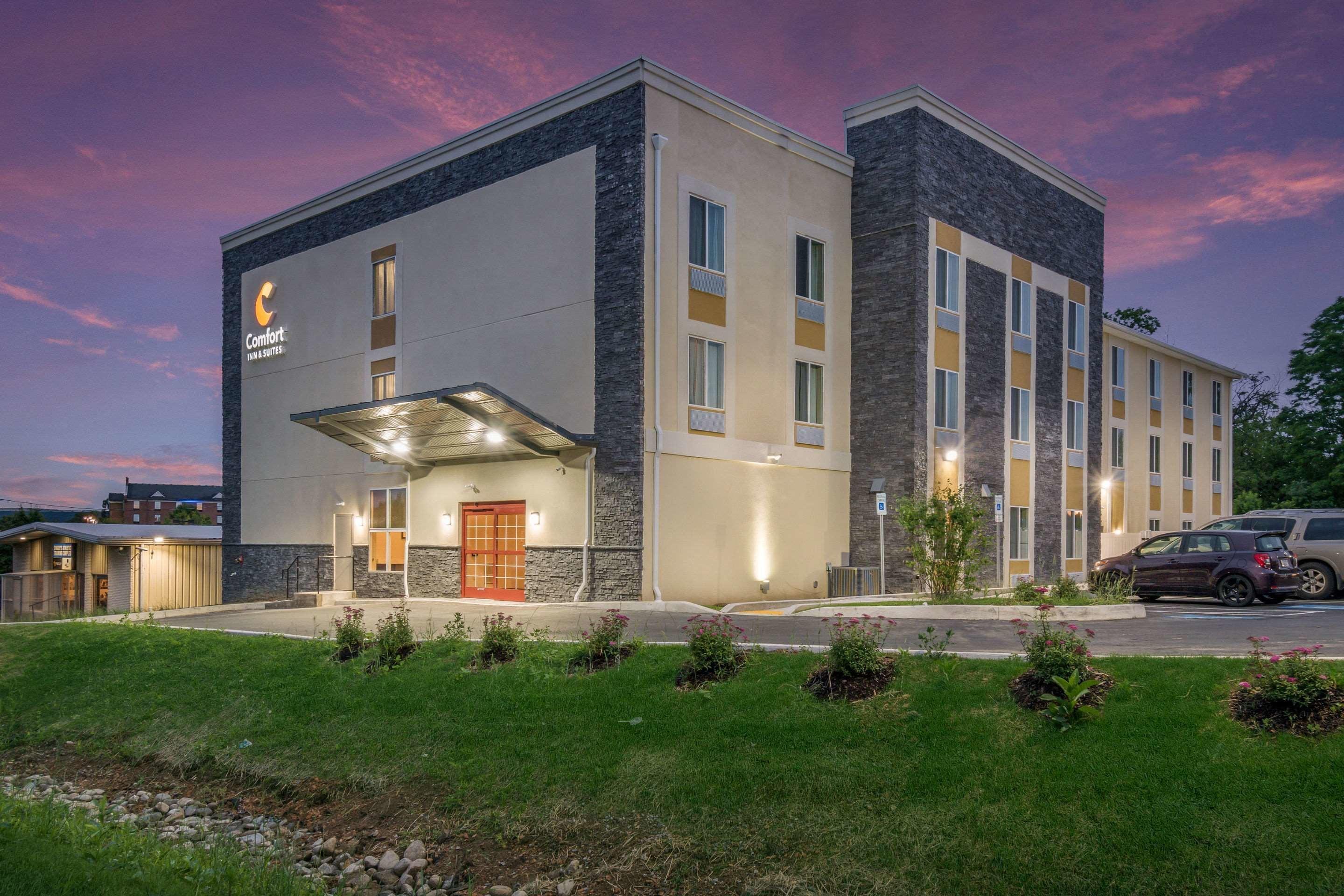 Staying Near PA Farm Show Complex: 4 Hotels Compared