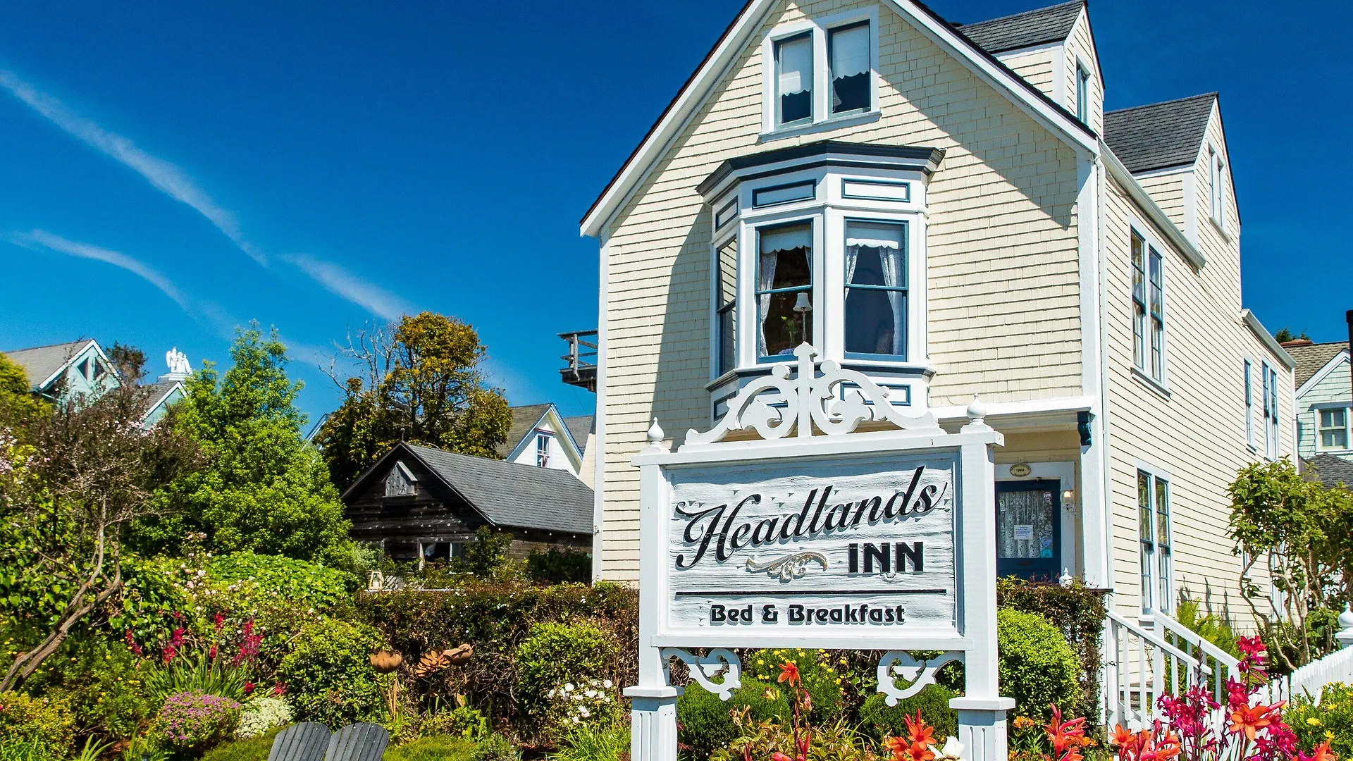 4 Smart Central Hotels Near Mendocino Art Center