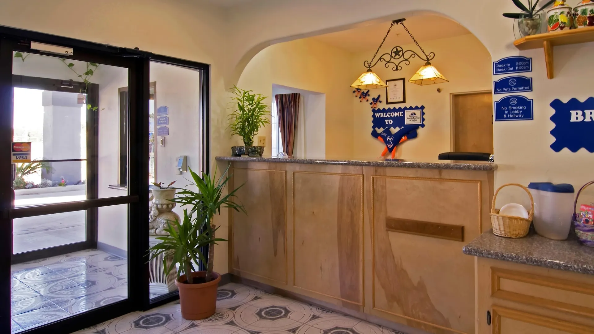 Where to Stay Near Deerbrook Mall: 4 Top 3-Star Hotels