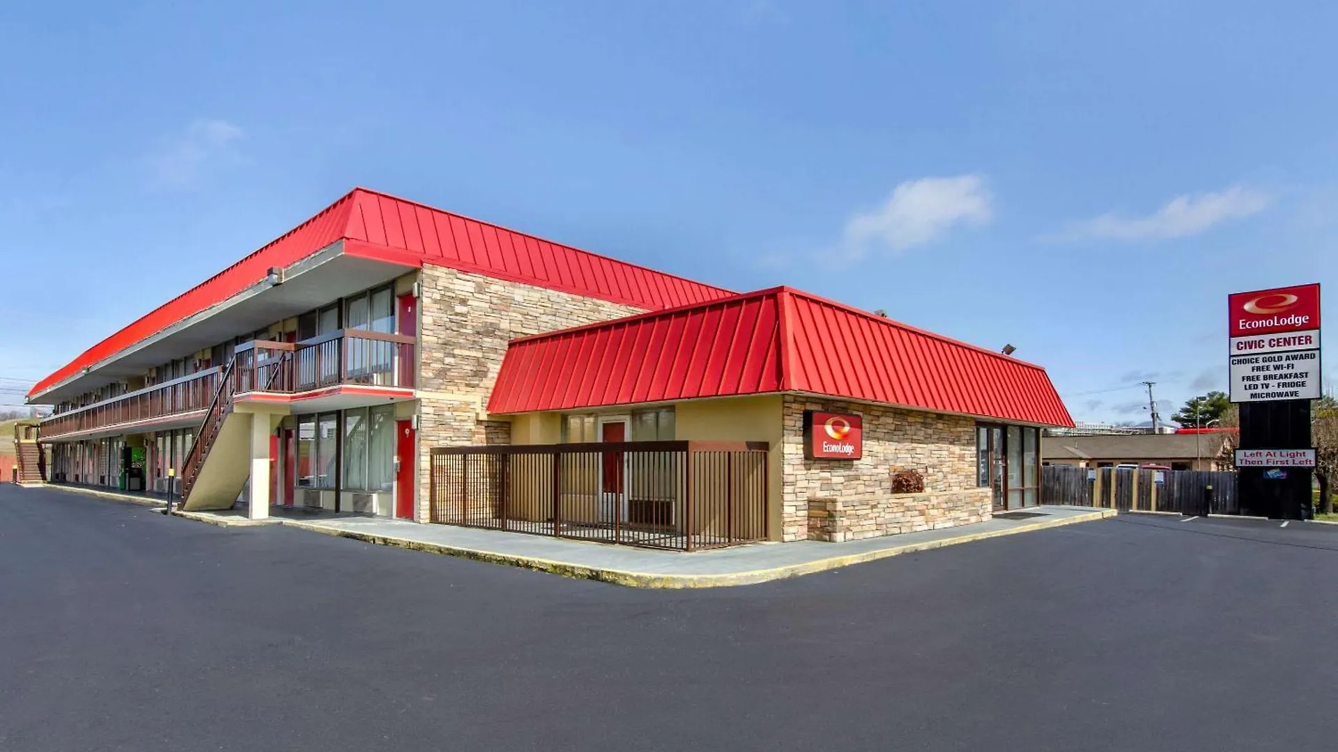 Staying Near Arts Council-The Blue Ridge: 7 Airport Hotels Compared