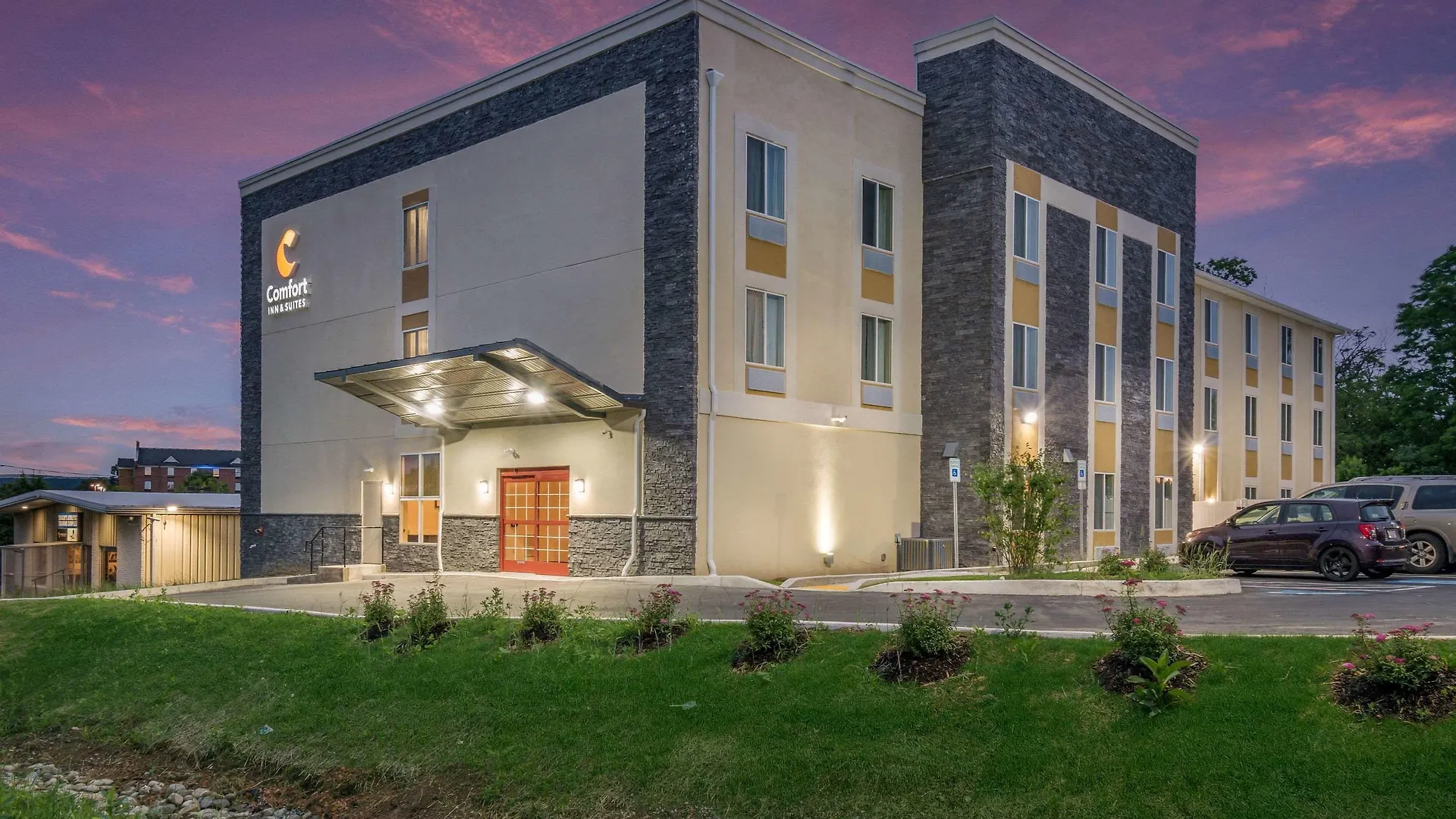 Staying Near PA Farm Show Complex: 4 Hotels Compared