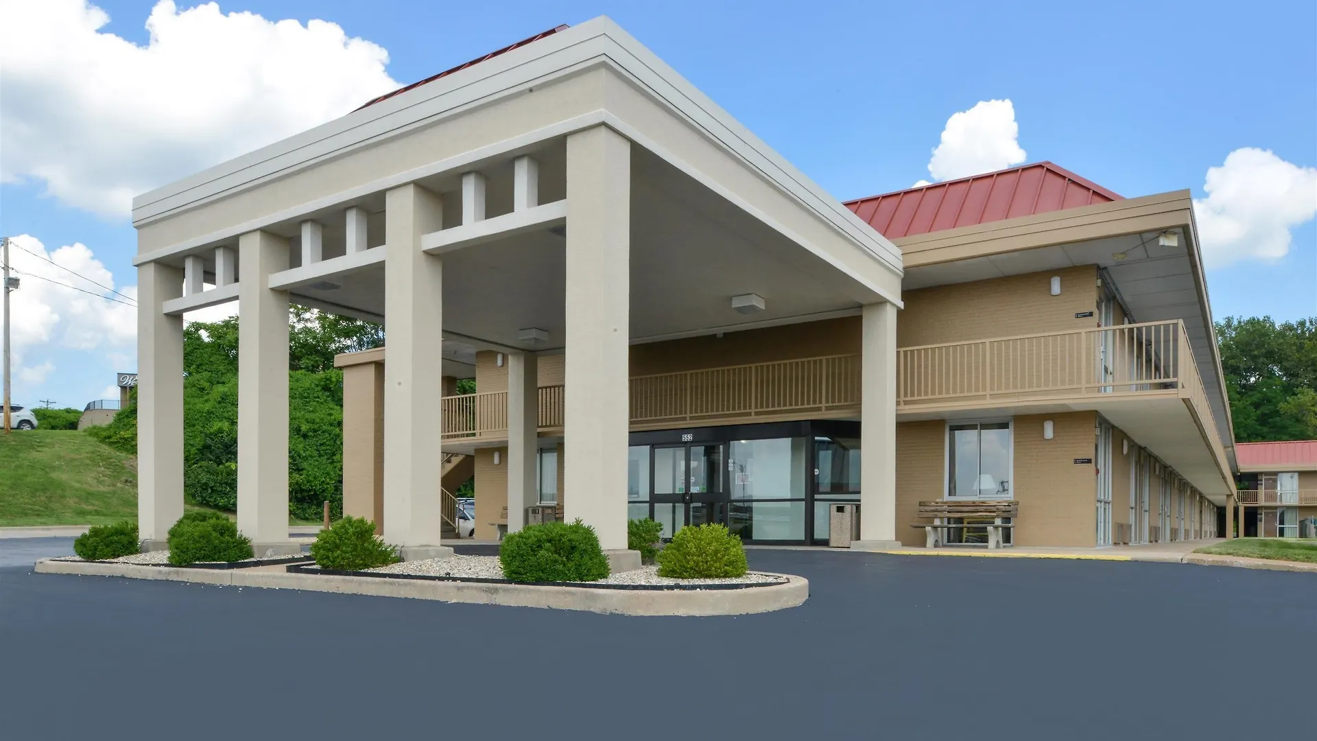 Where to Stay Near Gateway Center: 5 Family Hotels Reviewed